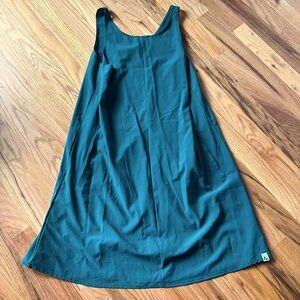 Oiselle dress in breezy fabric - perfect for summer - size 6 - EUC - ships free